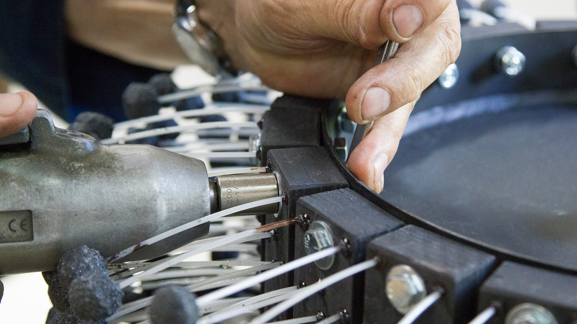 flexhone1, Süleyman Görmüş Otomotiv, Endüstriyel Çapak Alma, Yüzey İşleme Teknolojileri, BRM, Flex-Hone, Honlama Fırçası, Türkiye Distribütörü